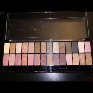 MAX STUDIO Eyeshadow Palette